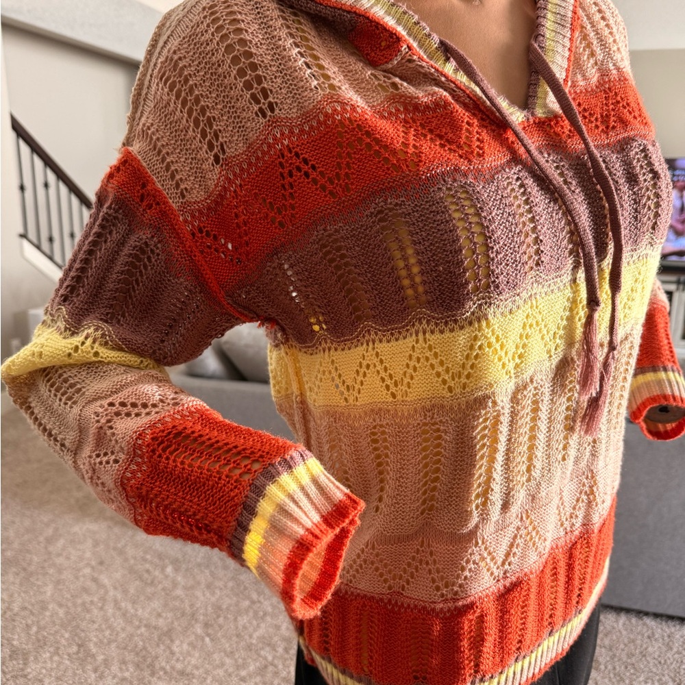 Karenhart women’s sweater yellow orange brown
Size M